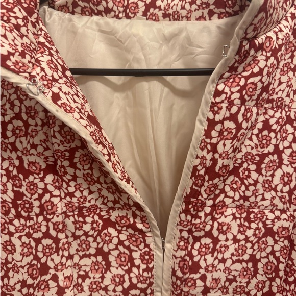 Woman’s cropped puffer jacket floral - Picture 3 of 4